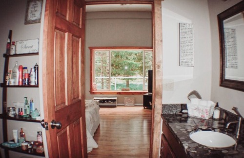 Clark Fork Cabin | Romantic Waterfront Shabby Chic Cabin on the Clark Fork River! #SwankyCabin