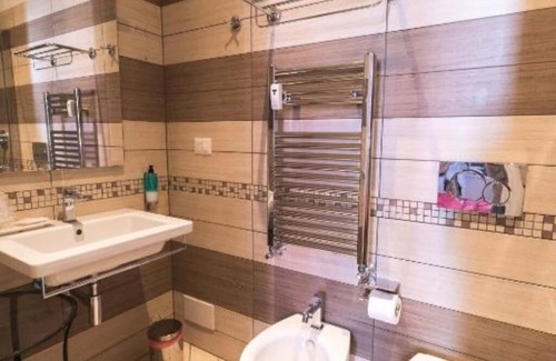 San Giovanni Apartment | Rome Central Rooms: Double Room with Private Bathroom