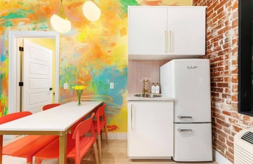 Golden Triangle Apartment | Romelle Art Suite 102
