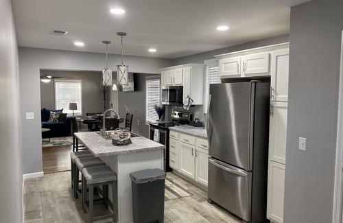 Crestline Heights House | RON'S HOUSE: Cozy & Charming in Revitalizing Area