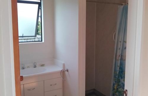 Whiritoa House | Ronas - Whiritoa Beach Bach