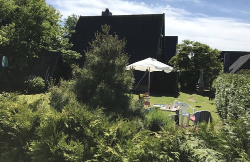 Neufeld House | Roof house with 70m² on two levels with a garden, 150m to the dike