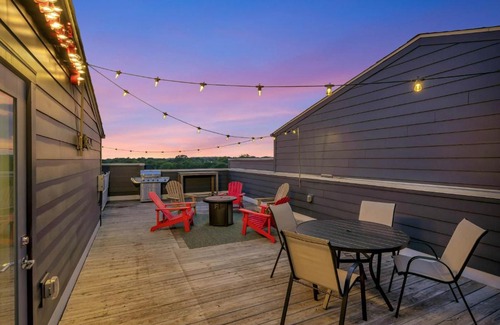 Talbot's Corner House | Rooftop Deck Grill Ping Pong Near Downtown Nashville