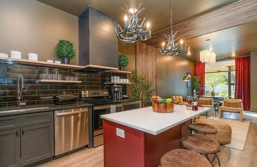 Music Row House | Rooftop Echo - 4 Minutes to Broadway - Fire Pit!