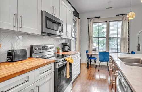 Haynes Area House | Rooftop Large Backyard Fire Pit Near Downtown Nashville