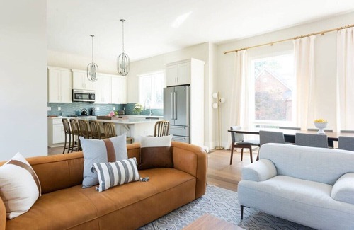 Germantown House | Rooftop Luxury Mansion in Germantown