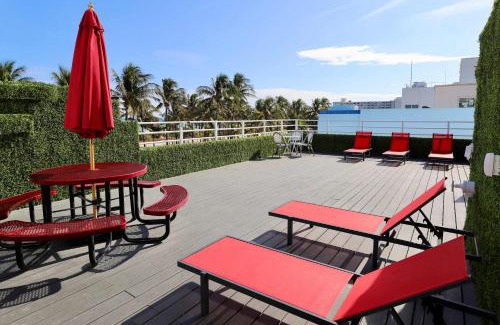 Flamingo/Lummus Apartment | Rooftop Retreat on Ocean Drive with Beach View