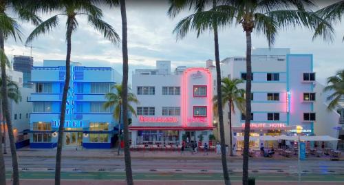 Flamingo/Lummus Apartment | Rooftop Retreat on Ocean Drive with Beach View