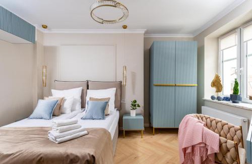 City Centre Apartment | Rooftop Wawel view with jacuzzi l luxury apartment