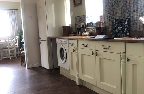 Diss House | Rookery Nook, spacious & pet friendly - wifi, gardens, parking, sleeps 3