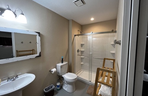 Brandon House | Room #1, sleeps 3 located just 20 mins from the heart of downtown Waxahachie.