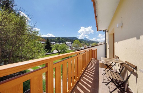 Pieve di Cadore Apartment | Room '2- Nene Lalla' with Shared Terrace, Private Garden and Wi-Fi