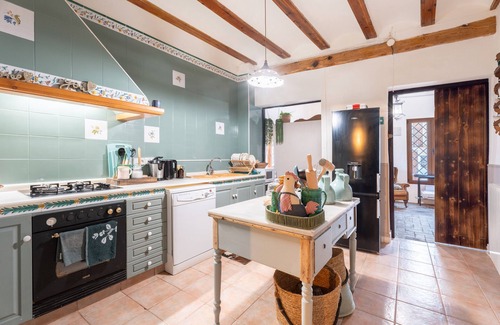 Alcublas Apartment | Room '2A' with Shared Pool, Private Garden and Wi-Fi
