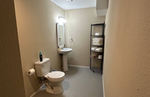 Italy Cabin | Room #3 - sleeps 2 located just 20 mins from the heart of downtown Waxahachie