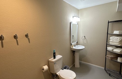 Italy Cabin | Room #3 - sleeps 2 located just 20 mins from the heart of downtown Waxahachie