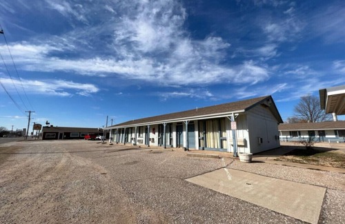 Harper Hotel | Room 31- Standard Queen - Sleeps 2 - Harper Motel