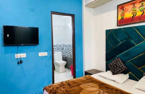 The Mall Road Hotel | Room 5 - Hill view Doon view city view