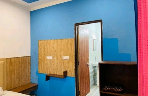 The Mall Road Hotel | Room 5 - Hill view Doon view city view