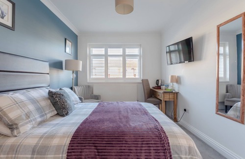 Queensbury House | Room-apple House Wembley -double Ensuite