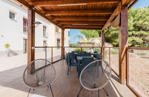 Rilievo Apartment | Room 'Azzarola' with Shared Garden, Wi-Fi and Air Conditioning