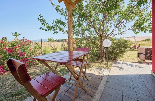 Riotorto Apartment | Room 'Bambù' with Shared Terrace, Wi-Fi and Air Conditioning