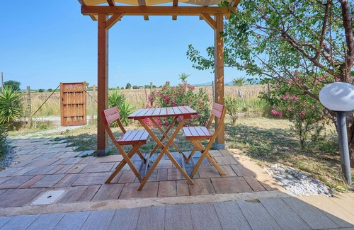 Riotorto Apartment | Room 'Bambù' with Shared Terrace, Wi-Fi and Air Conditioning