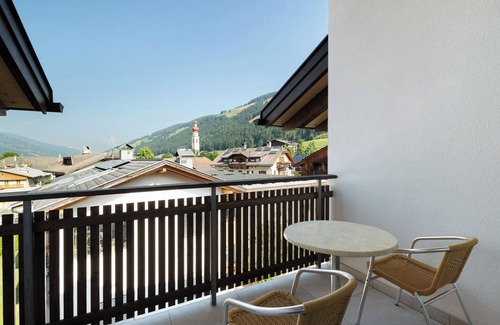 Villabassa Apartment | Room 'Bergnest' with Mountain View, Private Terrace and Wi-Fi