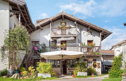 Arsie Apartment | Room 'Camera 2' with Mountain View, Shared Garden and Wi-Fi