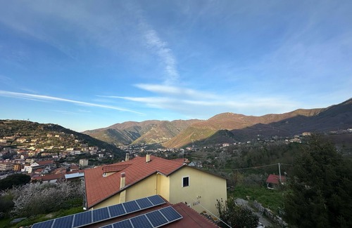 Piazza-Tralia-Pendolo Apartment | Room 'Camera Amalfi Con Vista Montagna' with Mountain View, Wi-Fi and Air Conditioning