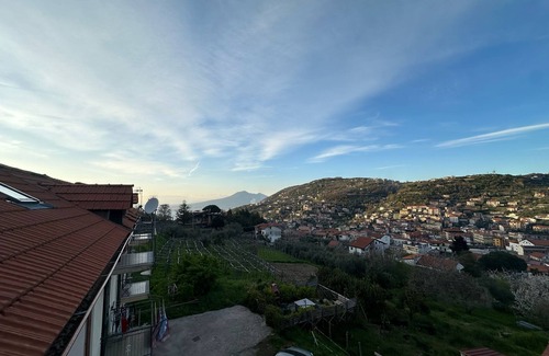 Piazza-Tralia-Pendolo Apartment | Room 'Camera Amalfi Con Vista Montagna' with Mountain View, Wi-Fi and Air Conditioning