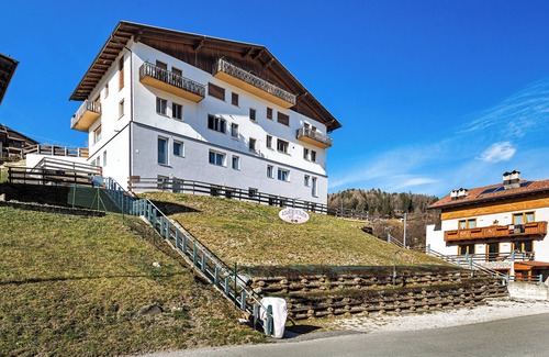 Domegge di Cadore Apartment | Room 'Camera F Bosco' with Lake View, Shared Terrace and Wi-Fi