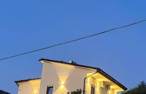San Mauro Cilento Apartment | Room 'Camera Gialla Vista Mare E Monti' with Sea View, Wi-Fi and Air Conditioning