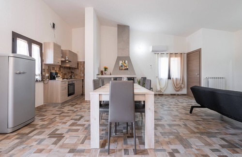 Villacidro Apartment | Room 'Camera - Sa Spendula' with Mountain View, Wi-Fi and Air Conditioning