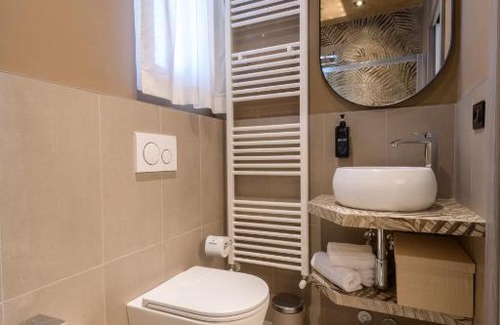 Parma City Centre Apartment | Room Don Alfonso Luxury