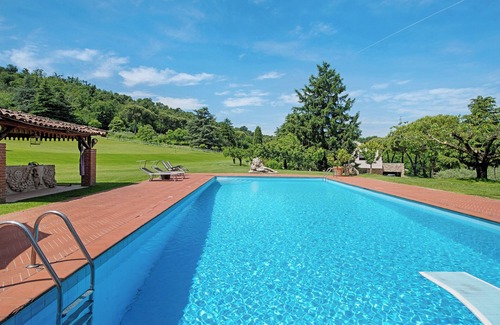Affi Apartment | Room 'Eco Farm La Cavallina Junior Suite' with Shared Pool, Shared Garden and Wi-Fi