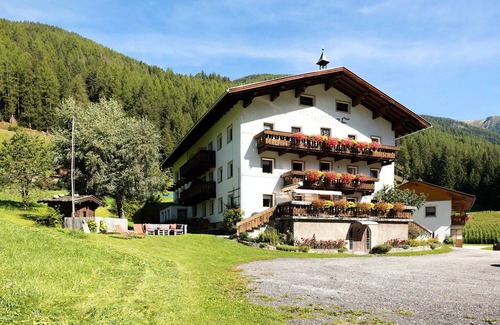 Valle Aurina Apartment | Room 'Ederhof 2' with Mountain View, Shared Terrace and Wi-Fi