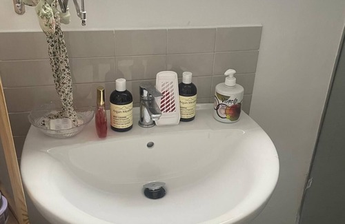 Collblanc y La Torrassa Apartment | Room for rent, not the whole apartment -any questions? 0034653642979