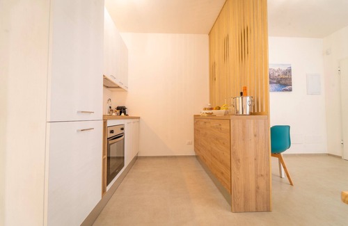 Conversano Apartment | Room 'Estro' with Shared Terrace, Wi-Fi and Air Conditioning