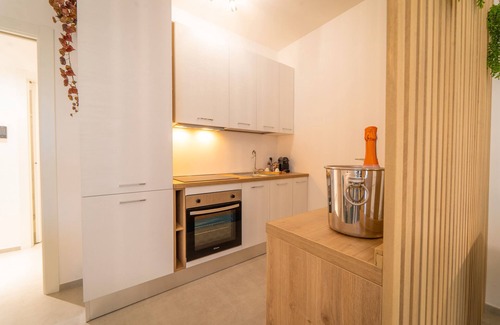 Conversano Apartment | Room 'Estro' with Shared Terrace, Wi-Fi and Air Conditioning