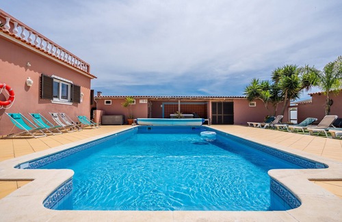 Armacao de Pera Apartment | Room 'Falésia' with Shared Pool, Wi-Fi and Air Conditioning