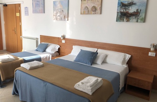 Dese House | Room for 2-3 pers. with private bathroom.