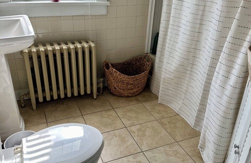 Latrobe House | Room for rent in Charming house with WiFi, fitness room in peaceful Latrobe