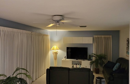 East Naples Villa | ROOM FOR RENT, not the entire home: 5 min from Downtown, the Beach & Shops