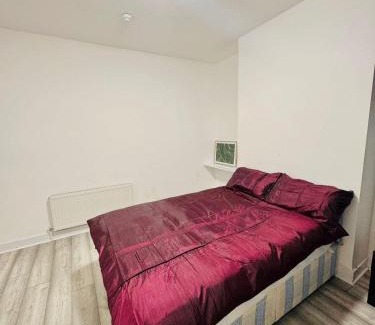 Uxbridge South House | Room for stay with shared facilities