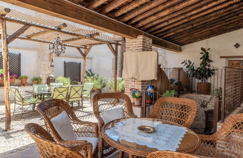 Noves Apartment | Room 'Habitación Constanza' with Shared Pool, Shared Terrace and Wi-Fi