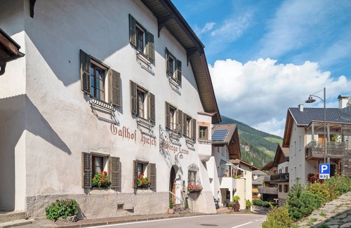 Sarntal Apartment | Room 'Hirschen Maria' with Mountain View, Shared Terrace and Wi-Fi