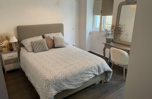 La Joliette Bed & Breakfast | Room in apartment located in the golden triangle of Marseille