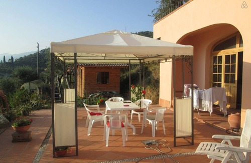 Cogorno Villa | Room in Guest Room - Hillside Room With Garden and sea View No8264