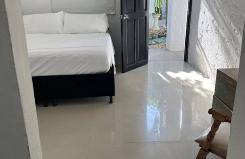 Cartagena Cabin | "room in Lodge - Tr-v4d Hostel Room Near Castillo San Felipe With Pool and Wifi"