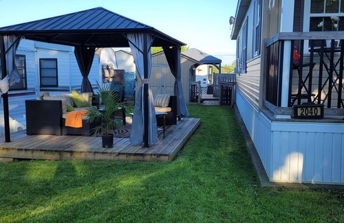 Centre Wellington Cottage | ROOM in Resort Homestay with FOOD